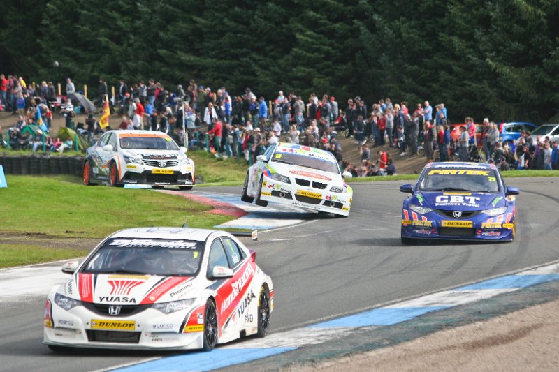 BTCC_races_Knockhill_August_26th_2012 (38).jpg